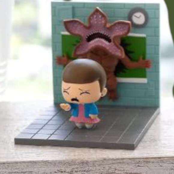 Loot Crate Stranger Things Eleven Vs. Demogorgon Vinyl Diorama Set - Picture 2 of 10